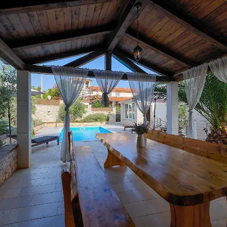 Mit Privatpool Fuer 14 Personen Ca 190 Qm In Liznjan, Istrien Suedkueste Von Istrien Holiday home