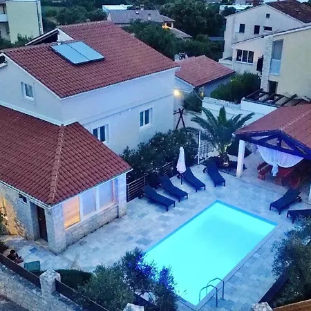 Holiday home Mit Privatpool Fuer 14 Personen Ca 190 Qm In Liznjan, Istrien Suedkueste Von Istrien